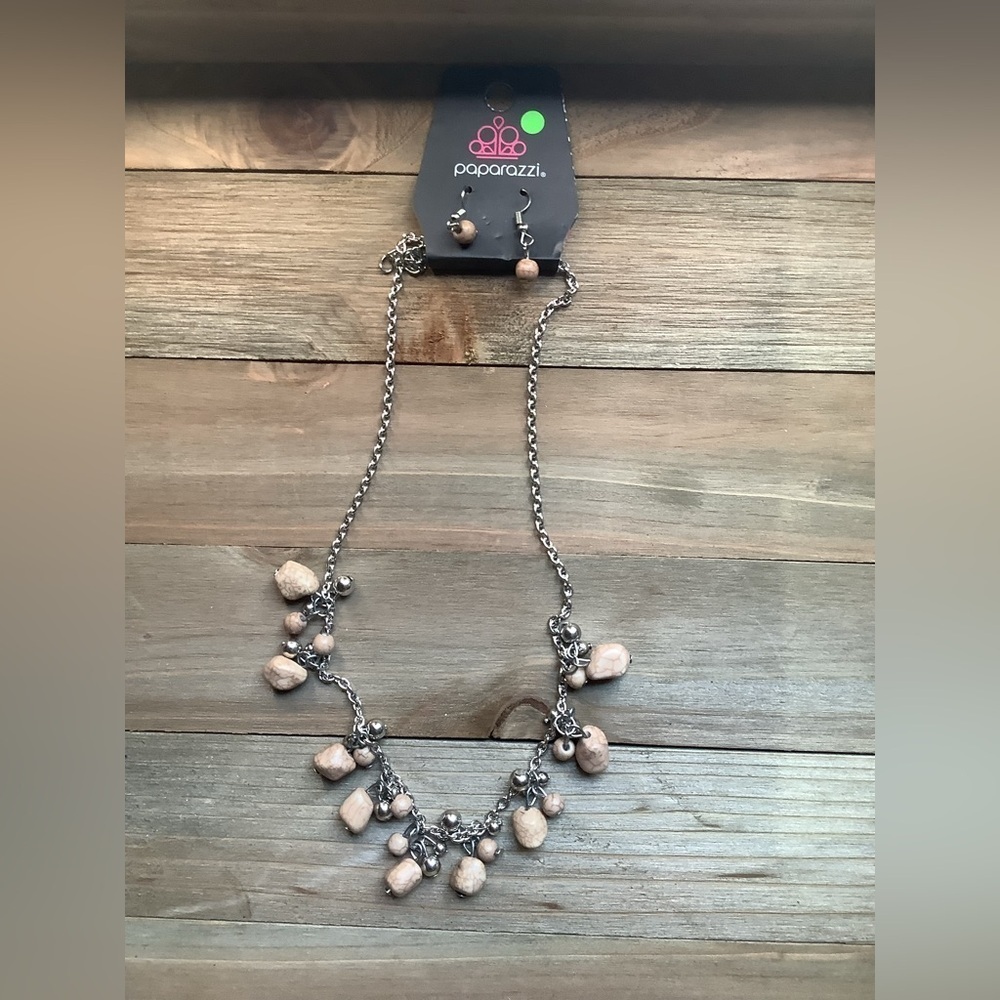 ❄️ Paparazzi | Silver Necklace with Pink Accents
